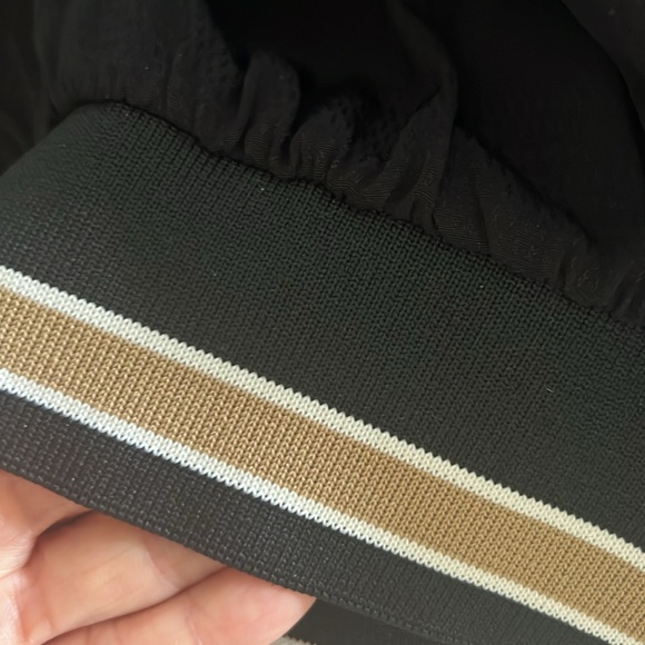 Athleisure crepe blouse/top with striped cuffs/hem WORN ONCE EUC Spring Trend 25 - Picture 4 of 8